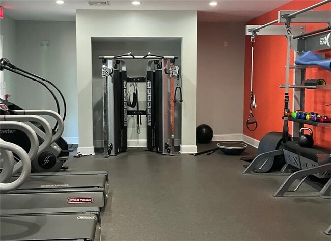 Building Photo - 833 Old Greenville Hwy