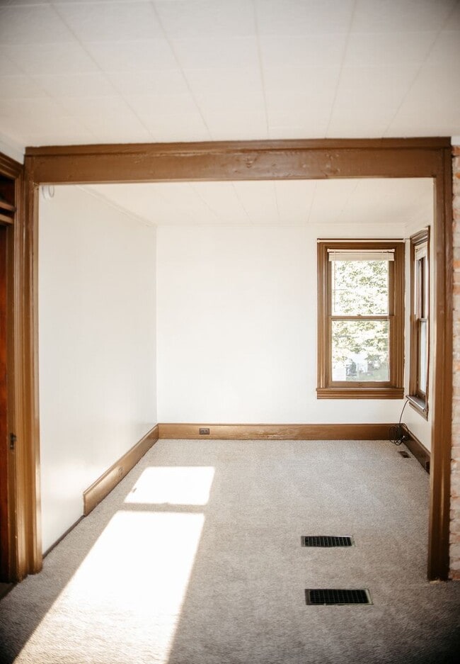 Building Photo - 352 S Catherine St