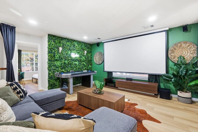 Building Photo - 2831 Rosewood Blvd