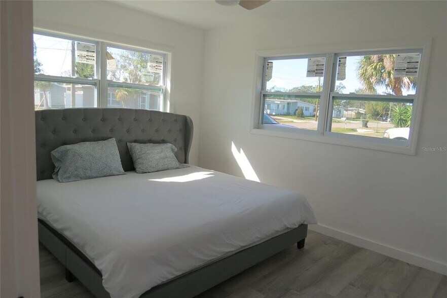 Master bedroom - 8010 Hyde Park Ave