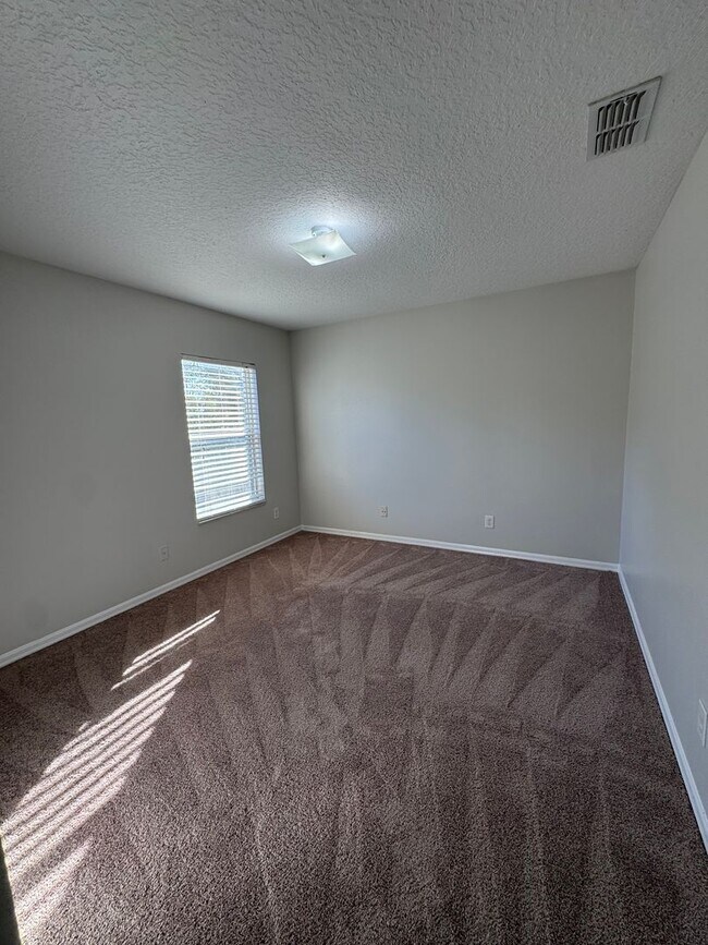 Building Photo - Waterford Trails: 5 Bedroom+ loft, 3 Bath,...