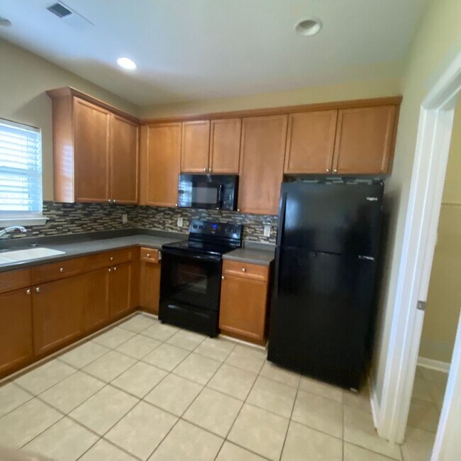Building Photo - Plum Creek 4Br 2.5Ba