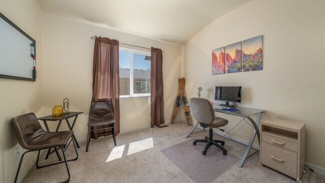 Building Photo - Fully Furnished Townhome in Park Haven Vil...