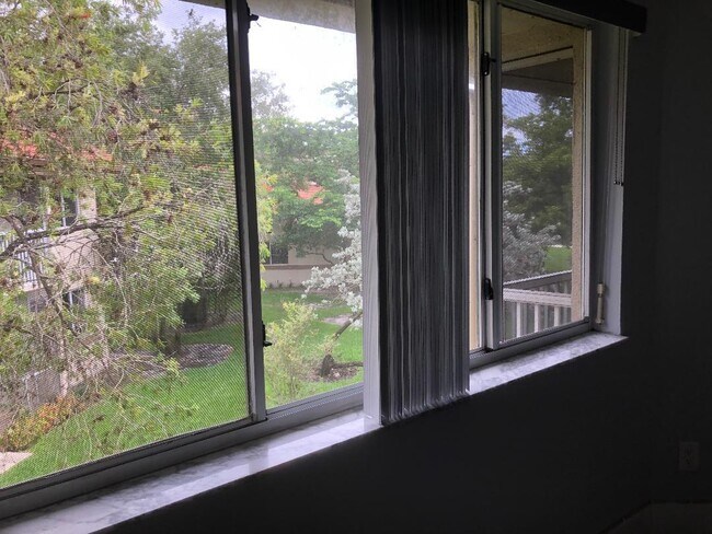 Building Photo - 9322 NW 9th Pl