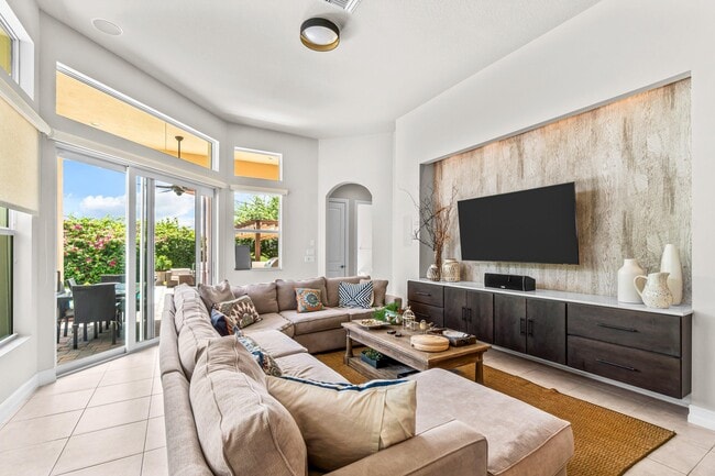 Building Photo - 114 Carmela Ct