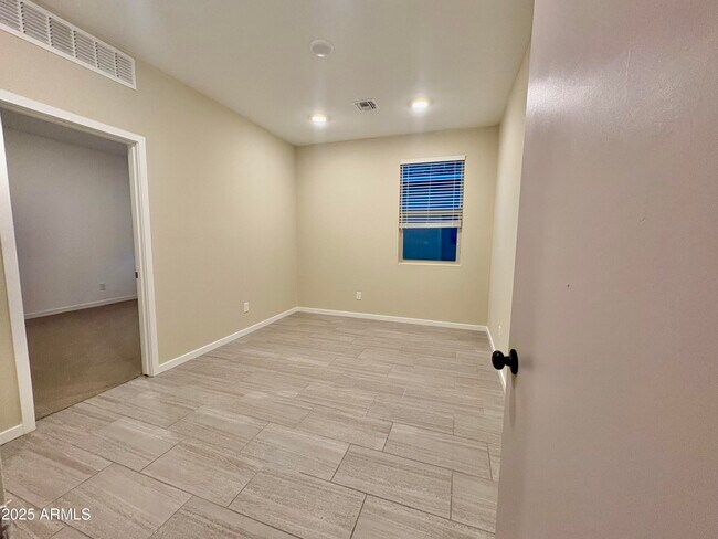 Building Photo - 1325 S 223rd Dr