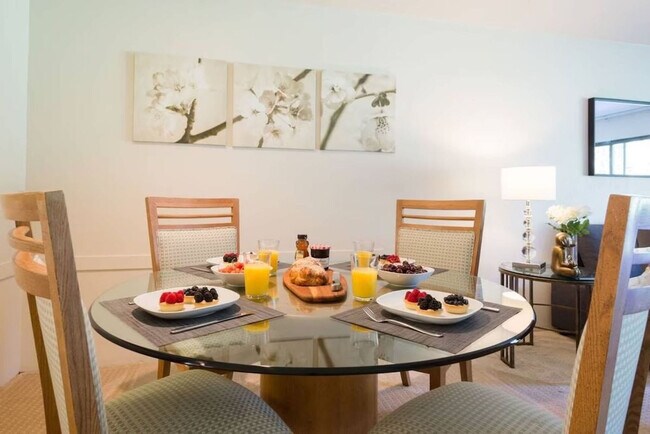 Building Photo - 668 Cottage Dr