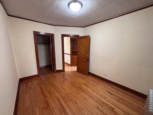 Building Photo - 3354 S Lituanica Ave