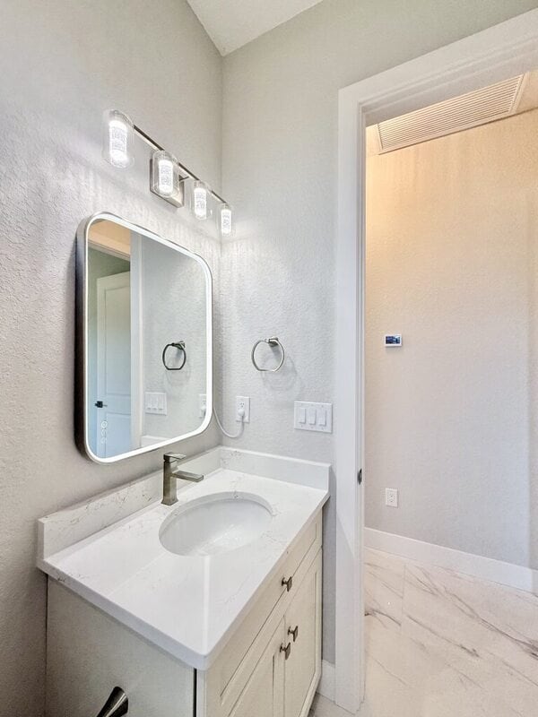 Building Photo - 20 Coxswain Dr