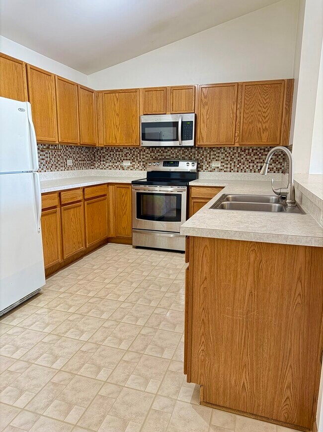 Building Photo - 1580 McClure Rd