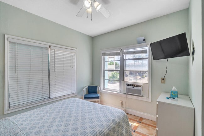 Building Photo - 324 Indiana St