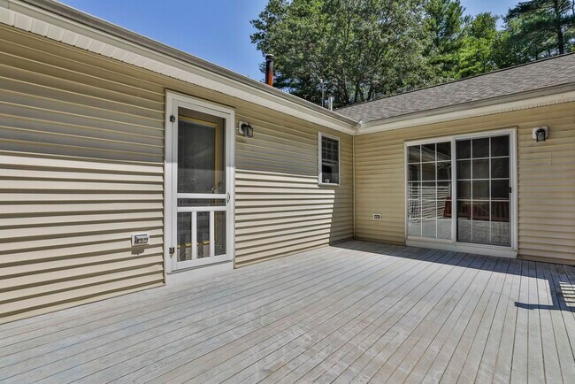 Building Photo - 76 Groton Rd