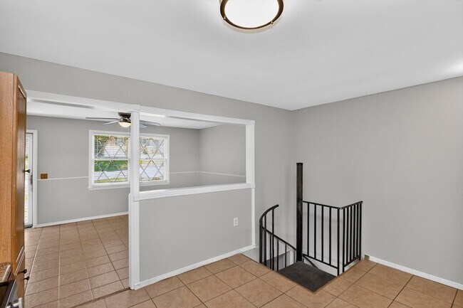 Building Photo - 261 Eisenhower Dr