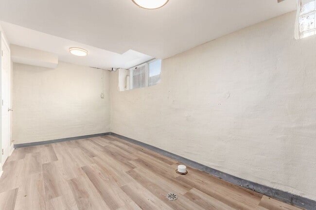 Building Photo - 1363 Summit St