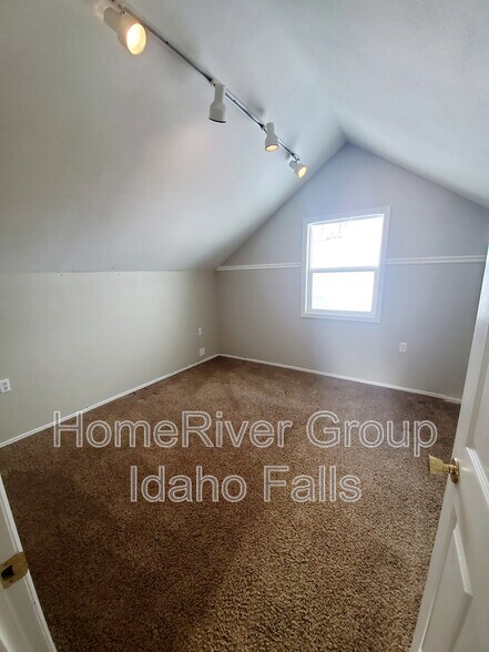 Building Photo - 3771 E 500 Rd N