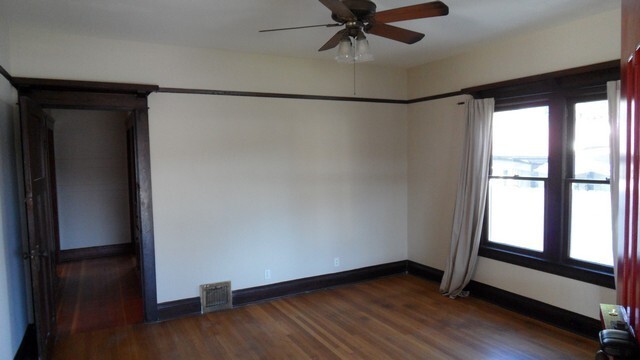 Building Photo - Charming craftsman home located in the hig...
