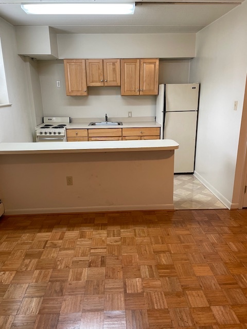 Kitchen - 108 Windermere Ave