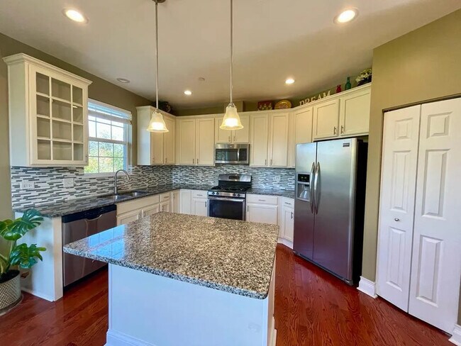 Building Photo - 2915 Henley Ln