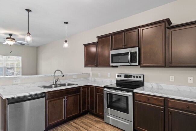 Building Photo - Marshall Farms Townhome Near Piney Green
