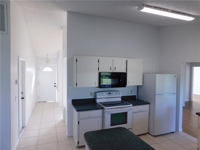 Building Photo - 873 Barber St