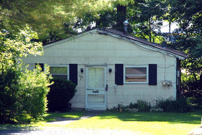 Building Photo - 191-193 W Clarkstown Rd