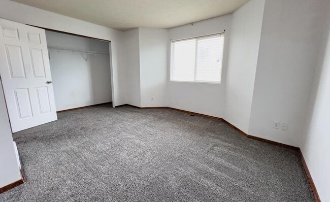 Building Photo - 4 Bedroom in Cheney