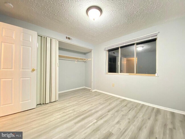 Building Photo - 751 Heather Ridge Dr