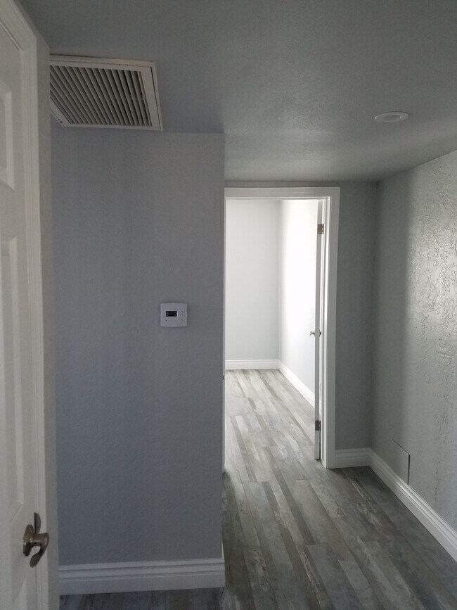 Building Photo - 10203 S Wilton Pl