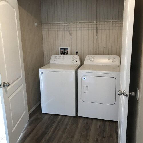 Building Photo - Newly remodeled 2 bed home, perfect for en...