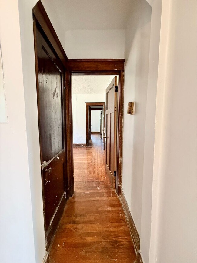 Building Photo - 548 Carplin Pl