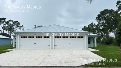 Building Photo - 4167 Hammock Rd