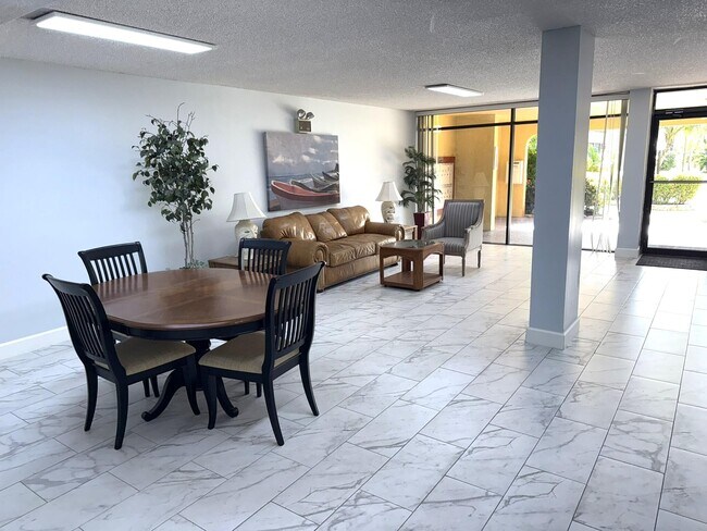 Building Photo - 733 SE 1st Way