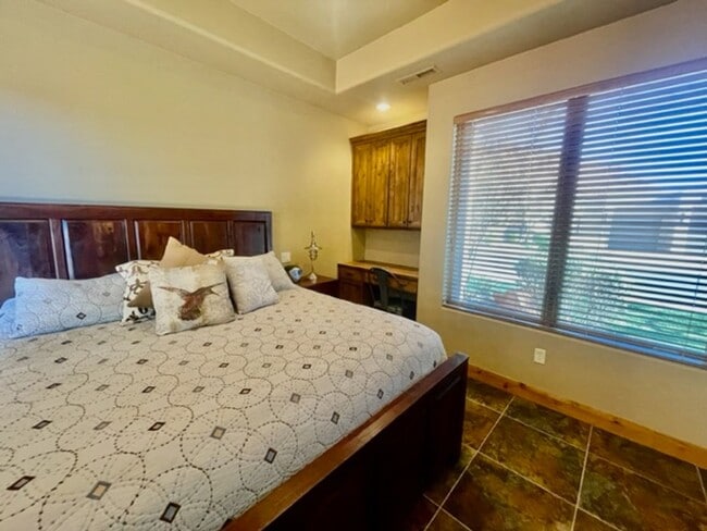 Building Photo - Beautiful Fully Furnished home in an Exclu...