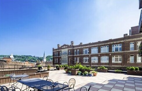 5th Floor Patio - 30 East Central Pky