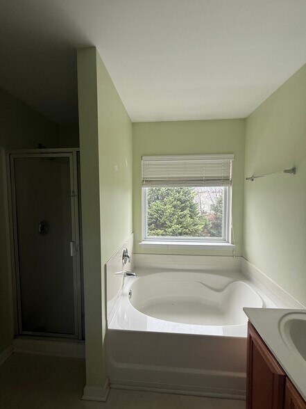 Building Photo - 9568 Kings Parade Blvd