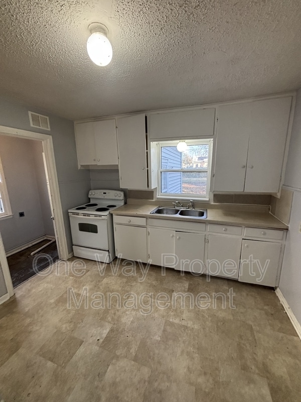 Building Photo - 1912 N Grove St