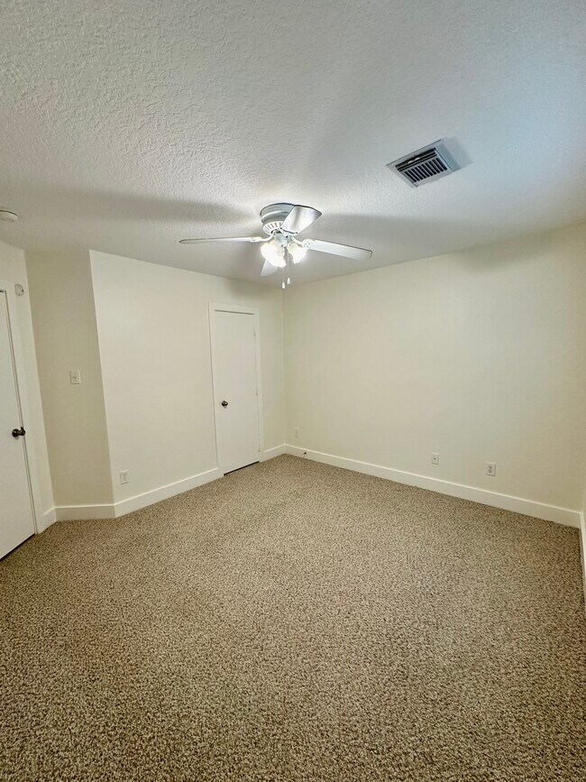 Building Photo - 3 bed 2 Bath in Sienna