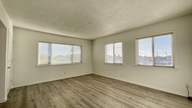 Building Photo - Stand-Alone 2 Bedroom Beach House, Single-Level with Garage