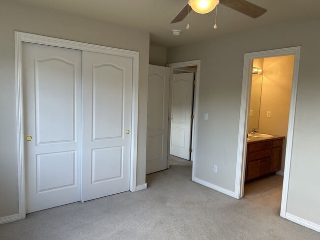 Building Photo - Beautiful Windsor Home Offering Space, Style, and Convenience