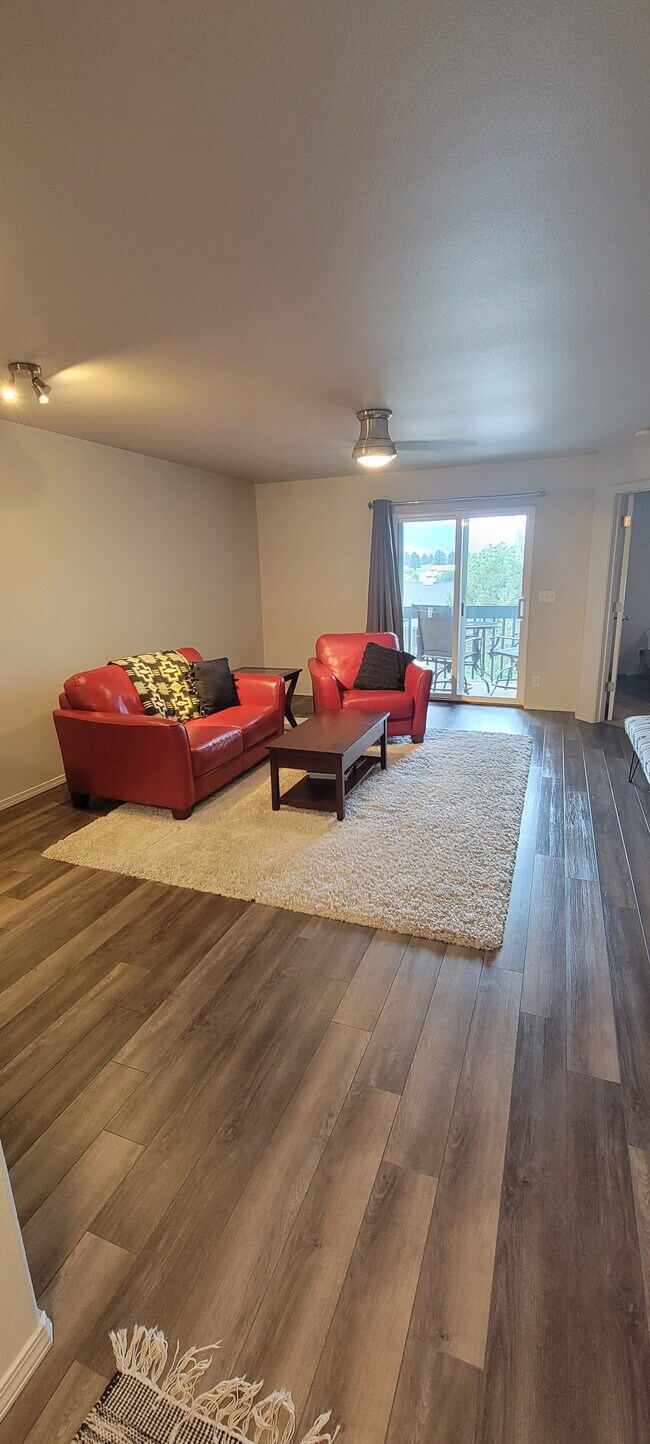 Primary Photo - 1100 Goeglein Gulch Rd