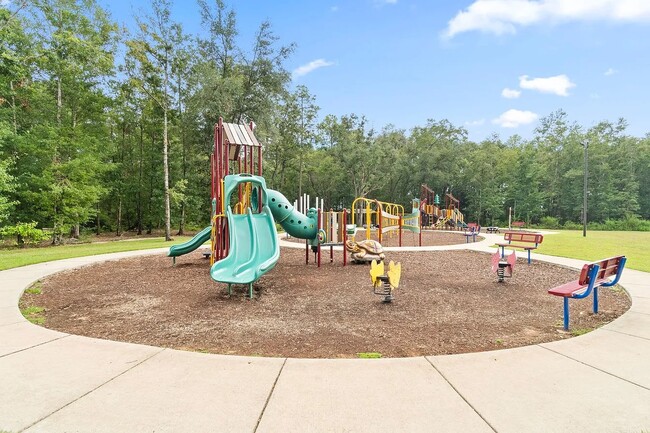 Building Photo - 5240 Peach Dr