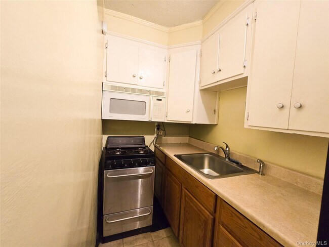 Building Photo - 47-27 Little Neck Pkwy