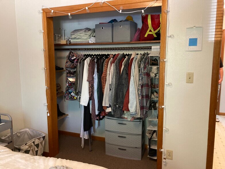 Bedroom #1 - closet - 1518 Starview Dr