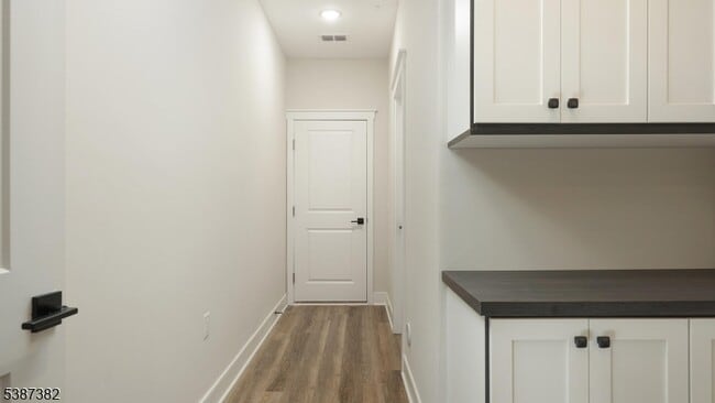 Building Photo - 113 Iris Ct