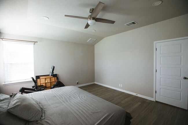 Building Photo - 11700 Harpster Bend