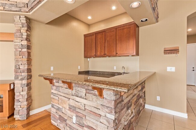 Building Photo - 9805 Queen Charlotte Dr