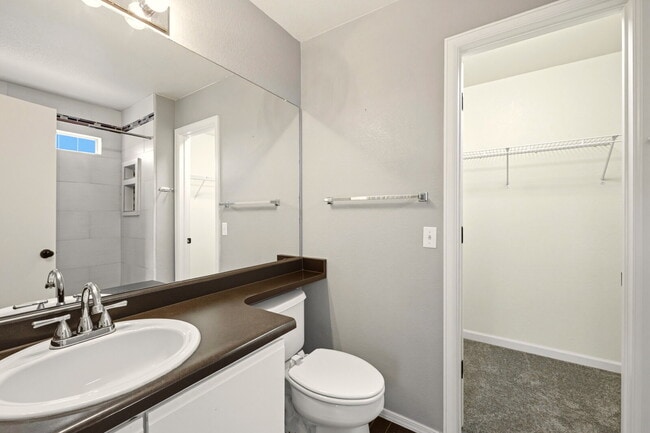 Building Photo - 3 Bed 2.5 Bath Home in Green Valley Ranch!