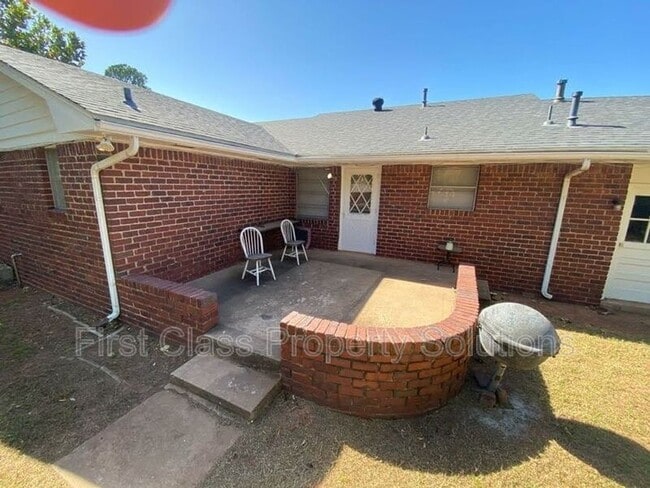 Building Photo - 6300 N Wildewood Dr
