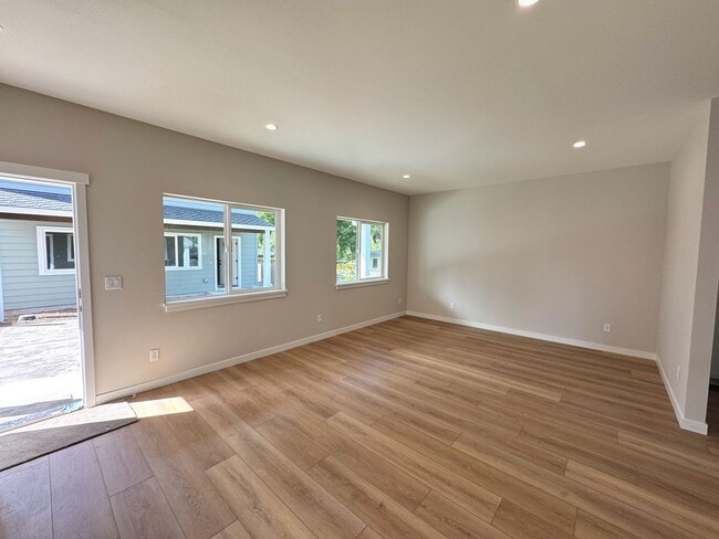 Building Photo - Newly Built 3 Bed, 2.5 Bath Cottage Homes with Washer & Dryer