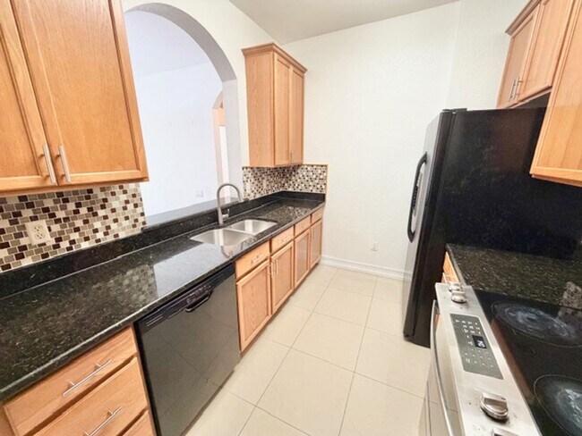 Building Photo - Orlando - 2 Bedroom, 2 Bathroom -  $1,750.00